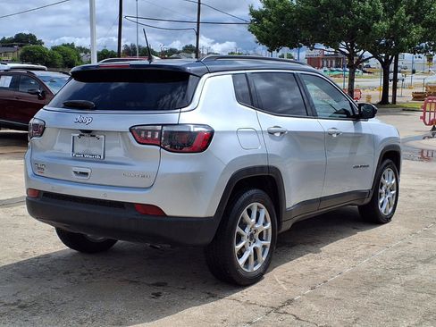Used 2025 Jeep Compass Limited AWD/4WD image 9