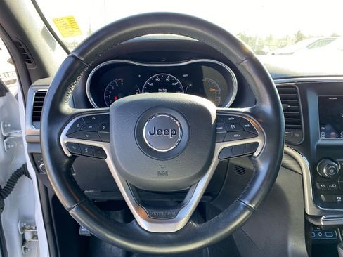 Used 2020 Jeep Grand Cherokee Laredo image 13