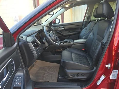 Used 2024 Nissan Rogue Platinum AWD/4WD image 10