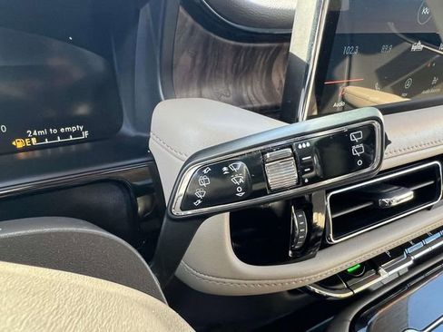 Certified 2023 Lincoln Nautilus Reserve image 30