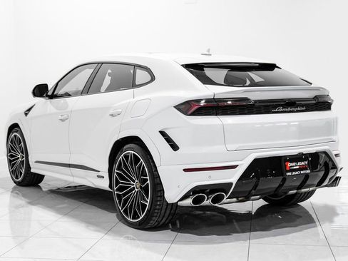 Used 2025 Lamborghini Urus SE image 11