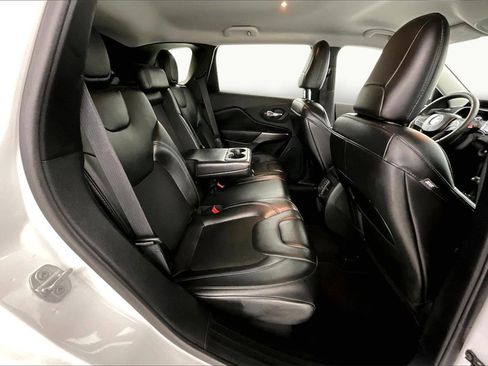 Used 2020 Jeep Cherokee Latitude Plus image 20