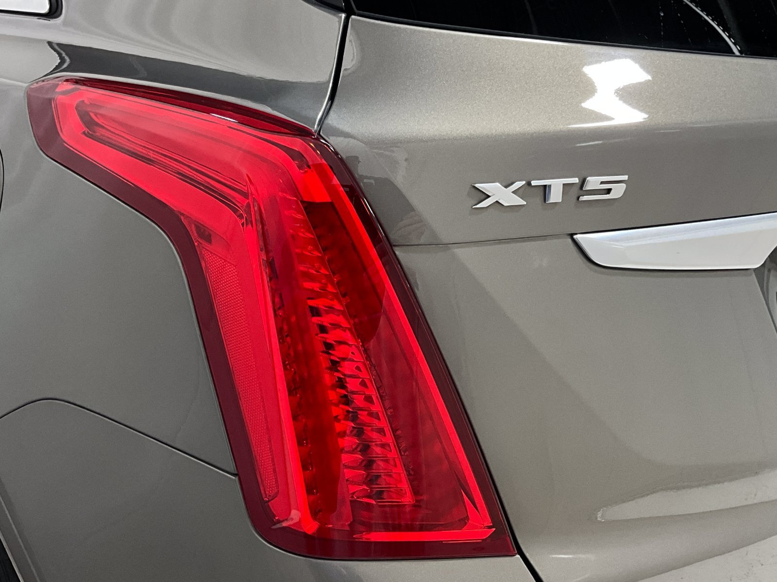 Used 2019 Cadillac XT5 AWD image 28