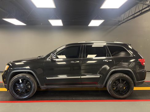 Used 2012 Jeep Grand Cherokee Overland AWD/4WD image 3