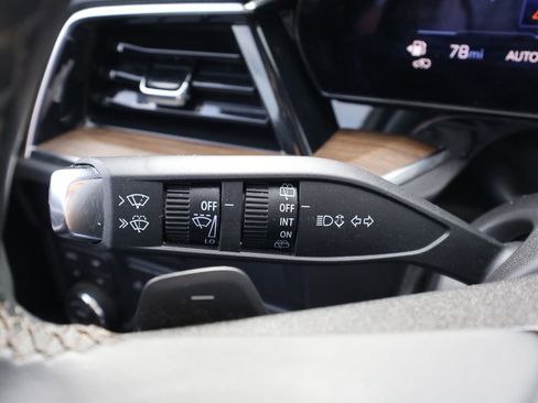 Used 2025 Chevrolet Tahoe High Country image 17