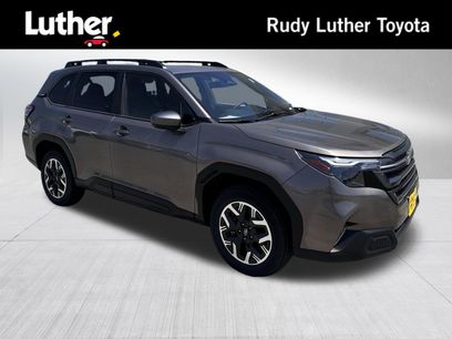 Used 2025 Subaru Forester Premium w/ Convenience Package #1