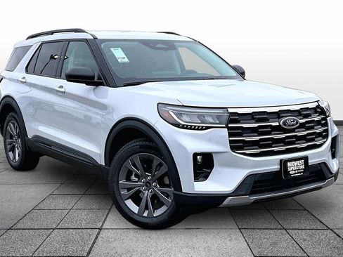 New 2026 Ford Explorer Active w/ Active Comfort Package image 2