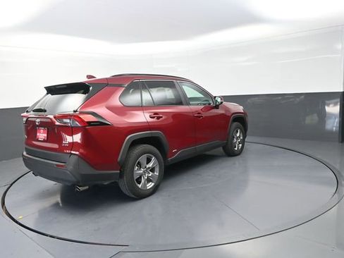 Used 2025 Toyota RAV4 XLE AWD/4WD image 4