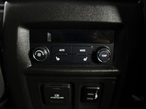 Used 2018 Chevrolet Traverse Premier image 23