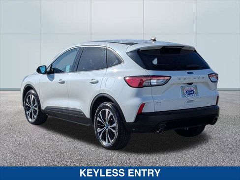 Certified 2022 Ford Escape SE w/ SE Sport Appearance Package image 3