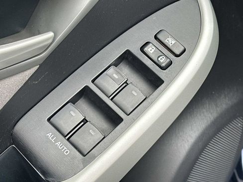 Used 2013 Toyota Prius Three image 23