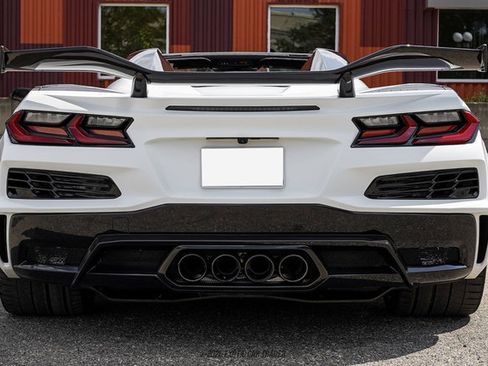 Used 2024 Chevrolet Corvette Z06 w/ Z07 Performance Package RWD image 7