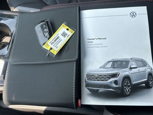 Used 2024 Volkswagen Atlas Peak Edition SE AWD/4WD image 20