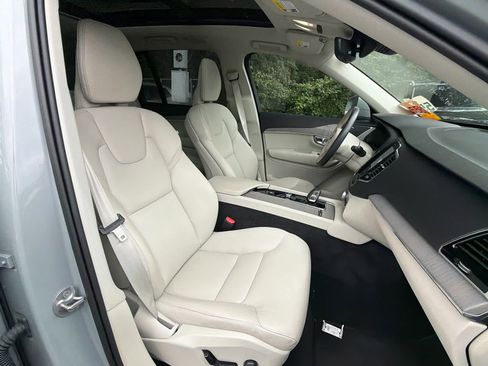 Used 2025 Volvo XC90 B5 Plus w/ Protection Package Premier AWD/4WD image 18