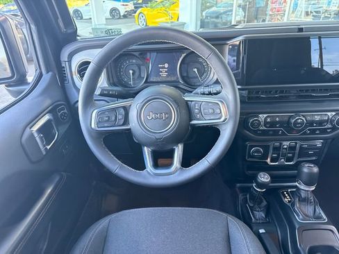 Used 2025 Jeep Wrangler Unlimited Sahara w/ Safety Group image 13