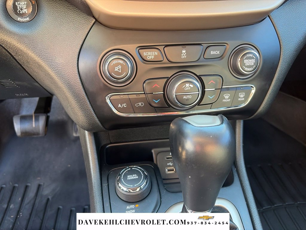 Used 2015 Jeep Cherokee Limited w/ Luxury Group AWD/4WD image 14