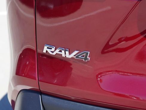 Used 2020 Toyota RAV4 LE w/ Carpet Mat Package FWD image 10