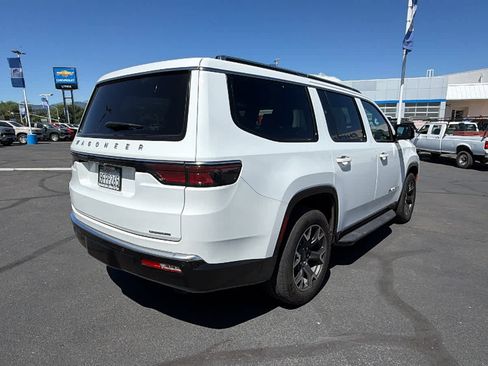 Used 2023 Jeep Wagoneer Series III w/ Preferred Equipment Group AWD/4WD image 5