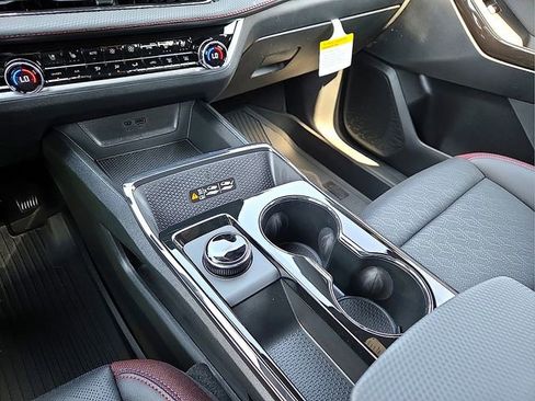 New 2026 Chevrolet Equinox RS w/ Convenience Package III FWD image 25