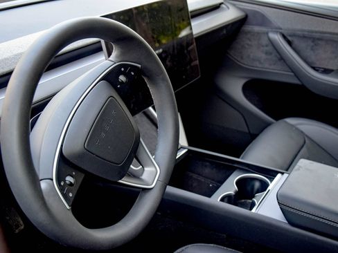 Used 2026 Tesla Model Y Long Range AWD/4WD image 10