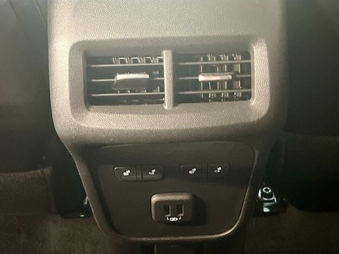 Used 2024 Chevrolet Equinox Premier AWD/4WD image 24