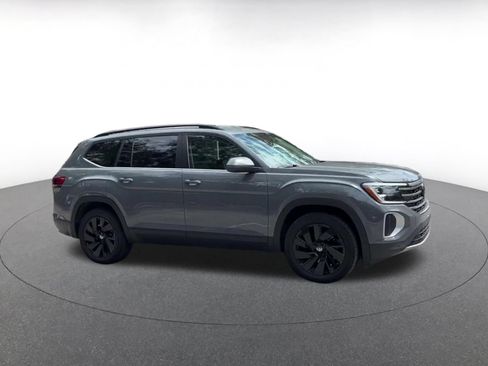 Used 2026 Volkswagen Atlas SE FWD image 2