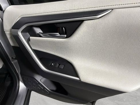 Used 2022 Toyota RAV4 Limited image 34