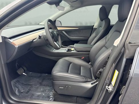 Used 2023 Tesla Model Y AWD image 5