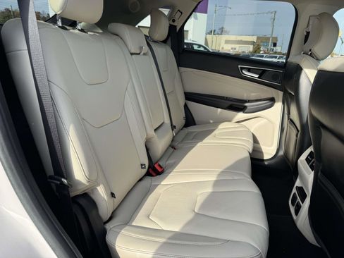 Used 2019 Ford Edge Titanium image 11