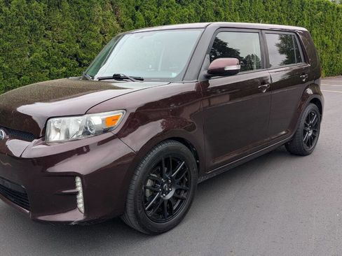 Used 2015 Scion xB FWD image 1