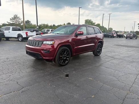 Used 2018 Jeep Grand Cherokee Altitude AWD/4WD image 1