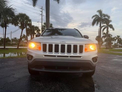 Used 2012 Jeep Compass Latitude w/ Sun/Sound Group FWD image 9