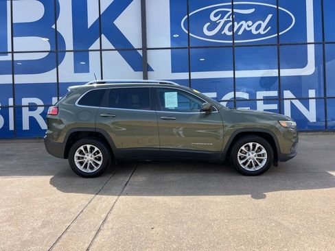 Used 2019 Jeep Cherokee Latitude w/ Popular Appearance Group image 8