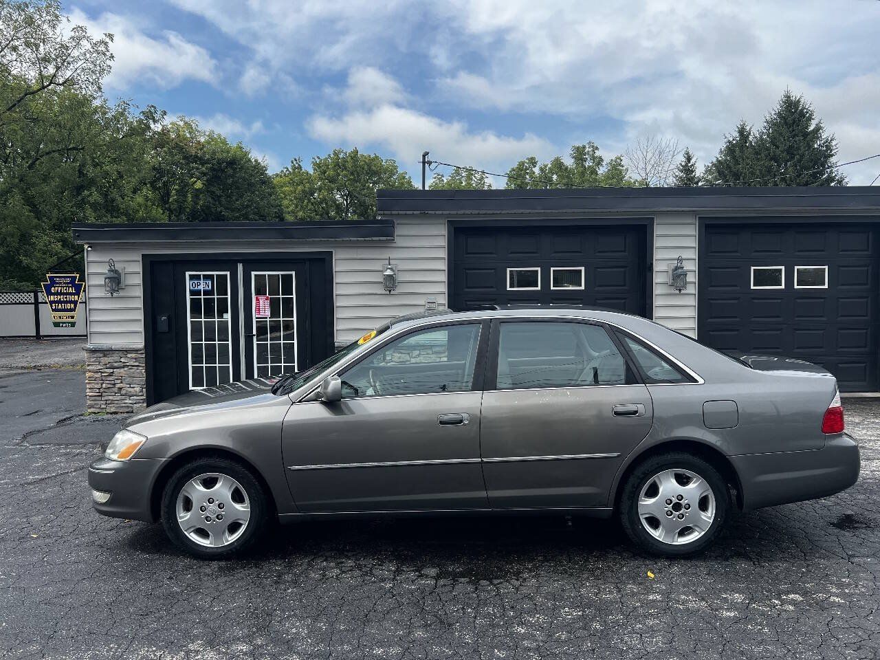 Used 2004 Toyota Avalon XL FWD image 3