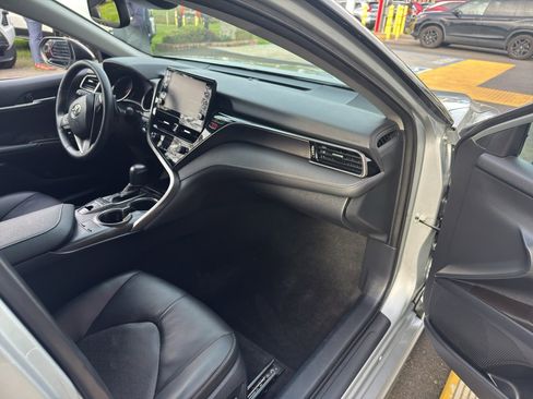 Used 2022 Toyota Camry XSE image 18