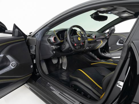 Used 2019 Ferrari 812 Superfast RWD image 13