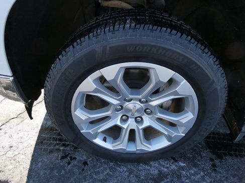 Used 2024 Chevrolet Silverado 1500 LTZ w/ Z71 Off-Road Package image 10