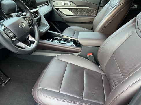 Used 2025 Ford Explorer Platinum w/ LUX Leather Package AWD/4WD image 12