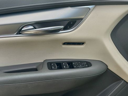 Used 2019 Cadillac XT5 Luxury FWD image 16