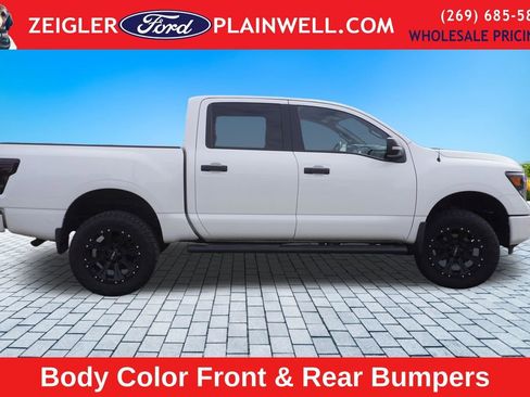 Used 2018 Nissan Titan SL w/ Midnight Edition image 6