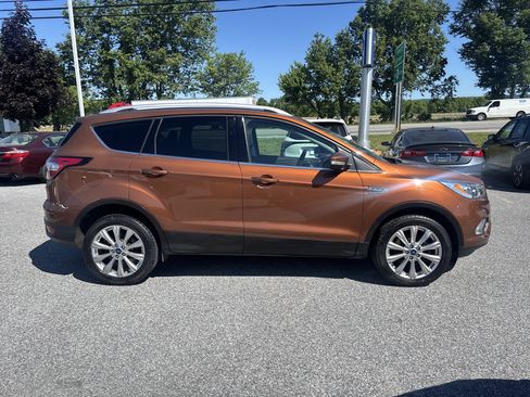 Used 2017 Ford Escape Titanium AWD/4WD image 21