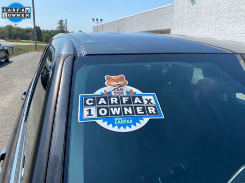 Used 2020 Toyota Highlander LE image 10