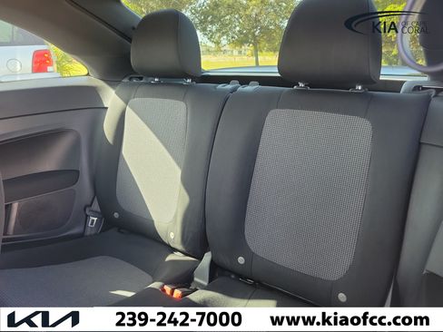 Used 2019 Volkswagen Beetle 2.0T SE FWD image 11