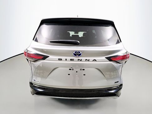 Used 2025 Toyota Sienna XSE image 6