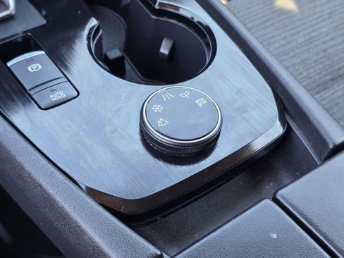 Used 2023 Nissan Rogue SV image 22