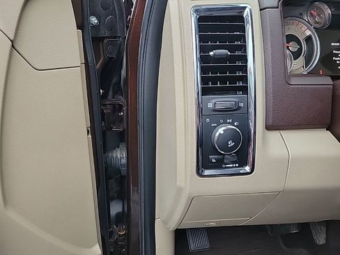 Used 2015 RAM 2500 Longhorn image 9