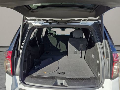 Used 2023 Chevrolet Suburban LT image 31