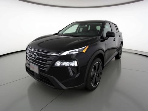 Used 2025 Nissan Rogue SV FWD image 3