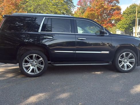 Used 2015 Cadillac Escalade Luxury image 11