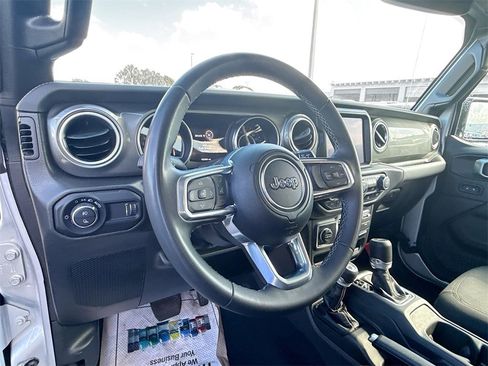 Used 2023 Jeep Gladiator Overland image 12